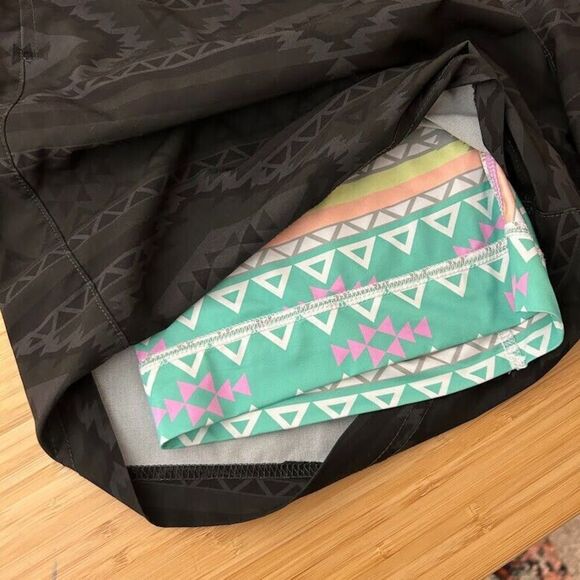 Chubbies Mens The Quests 5.5” Compression Lined Shorts L Black/Green Aztec Print - Picture 6 of 7